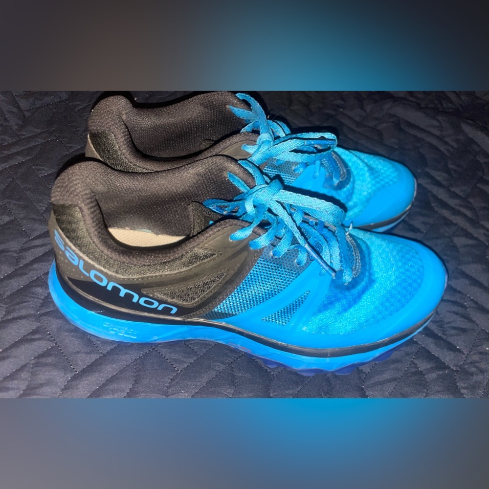 Salomon Trail Running Shoes Size 8 mens
